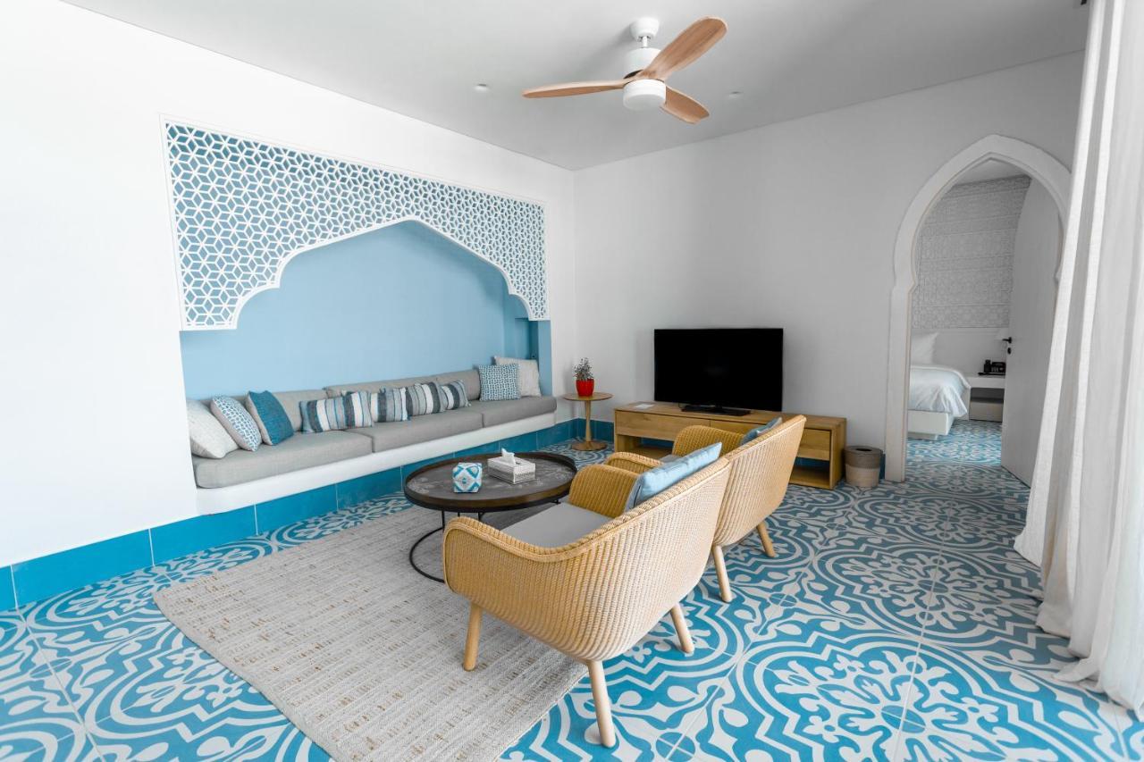 Cloud 7 Residences Ayla Akaba Eksteriør bilde A living room in a suite at the resort