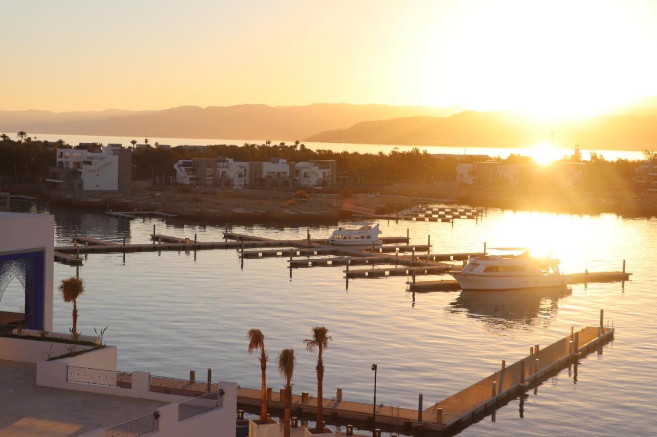 Cloud 7 Residences Ayla Akaba Eksteriør bilde Sunset at the marina