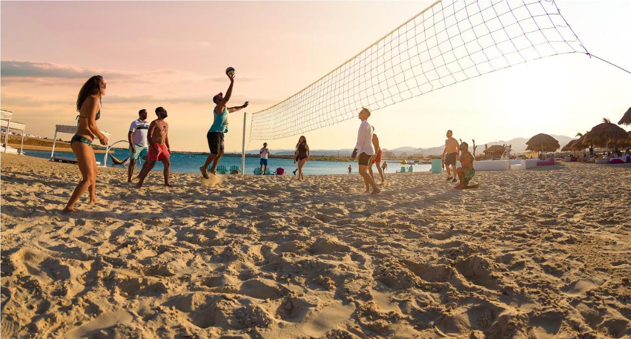 Cloud 7 Residences Ayla Akaba Eksteriør bilde Beach volleyball at the Atlantis Paradise Island